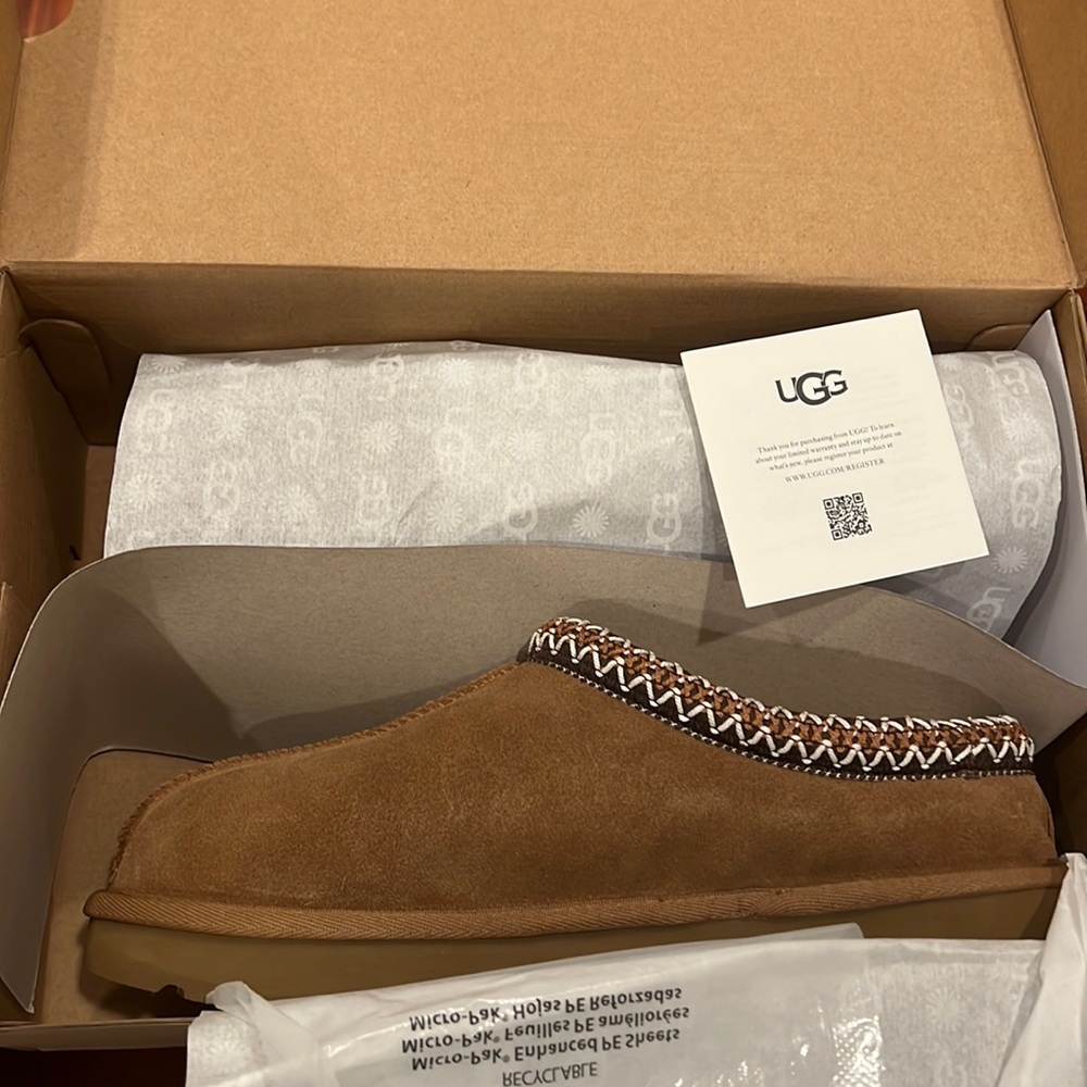 New in box UGG Women’s Tasman Slipper, size 10, Chestnut